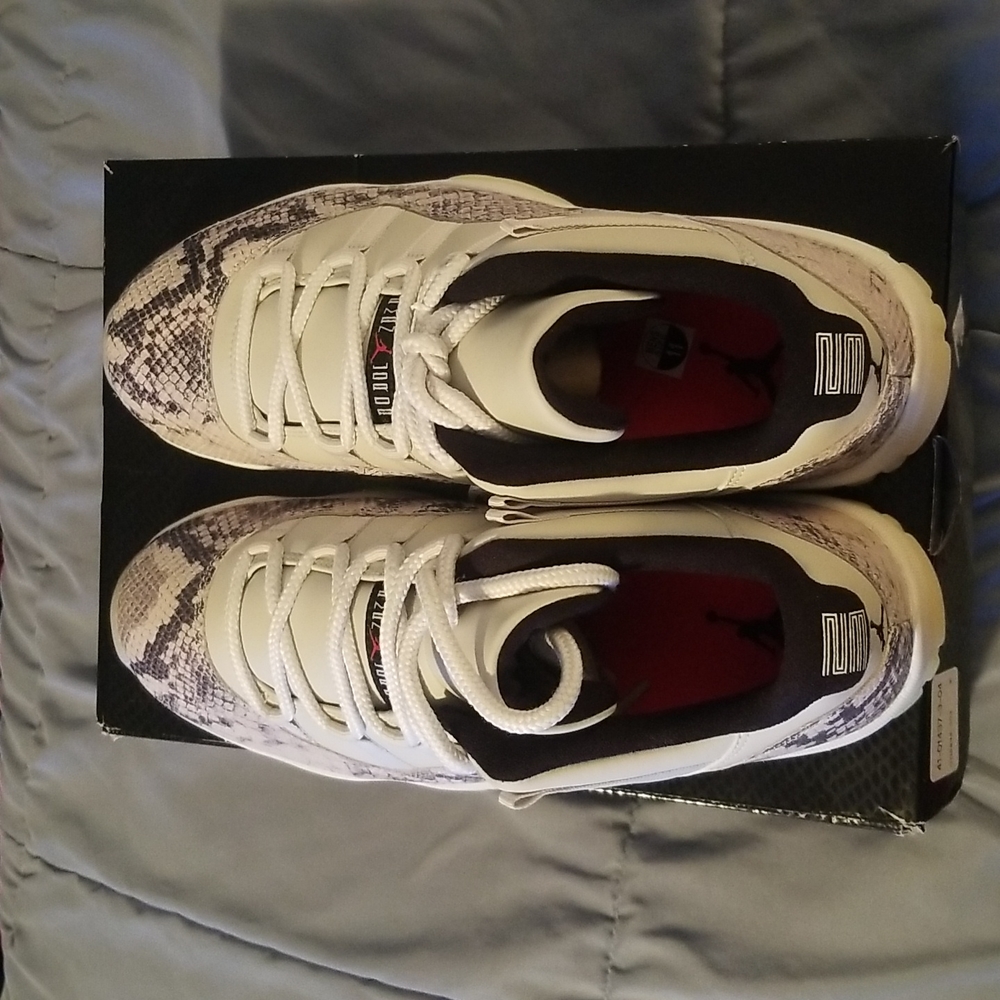 Air Jordan 11 Retro Low LE - Picture 4 of 4